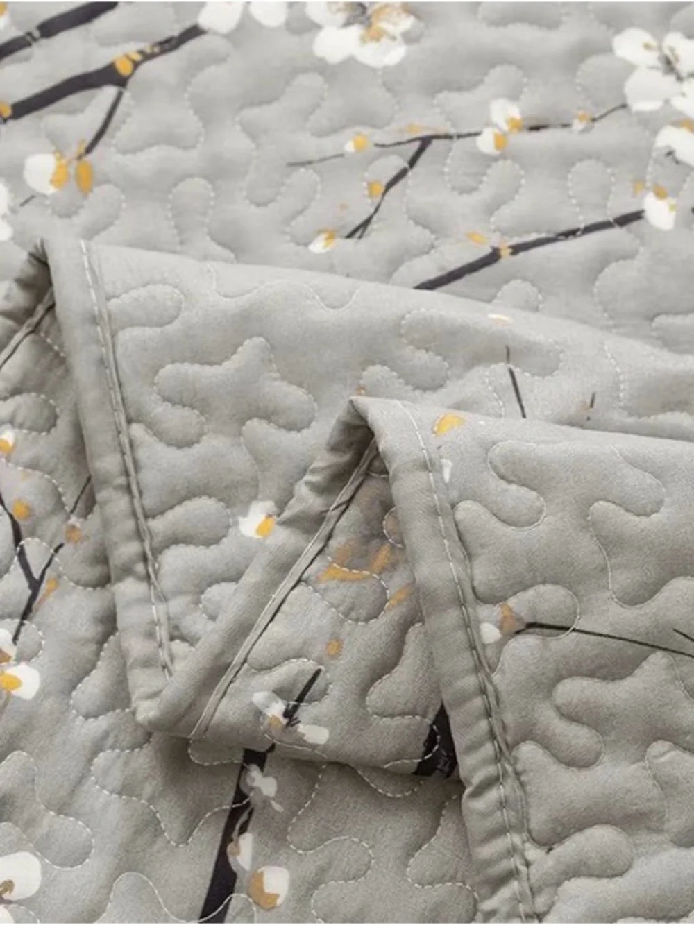 NWOT- Gray Floral Quilt Set - Modern Blossom Bedding